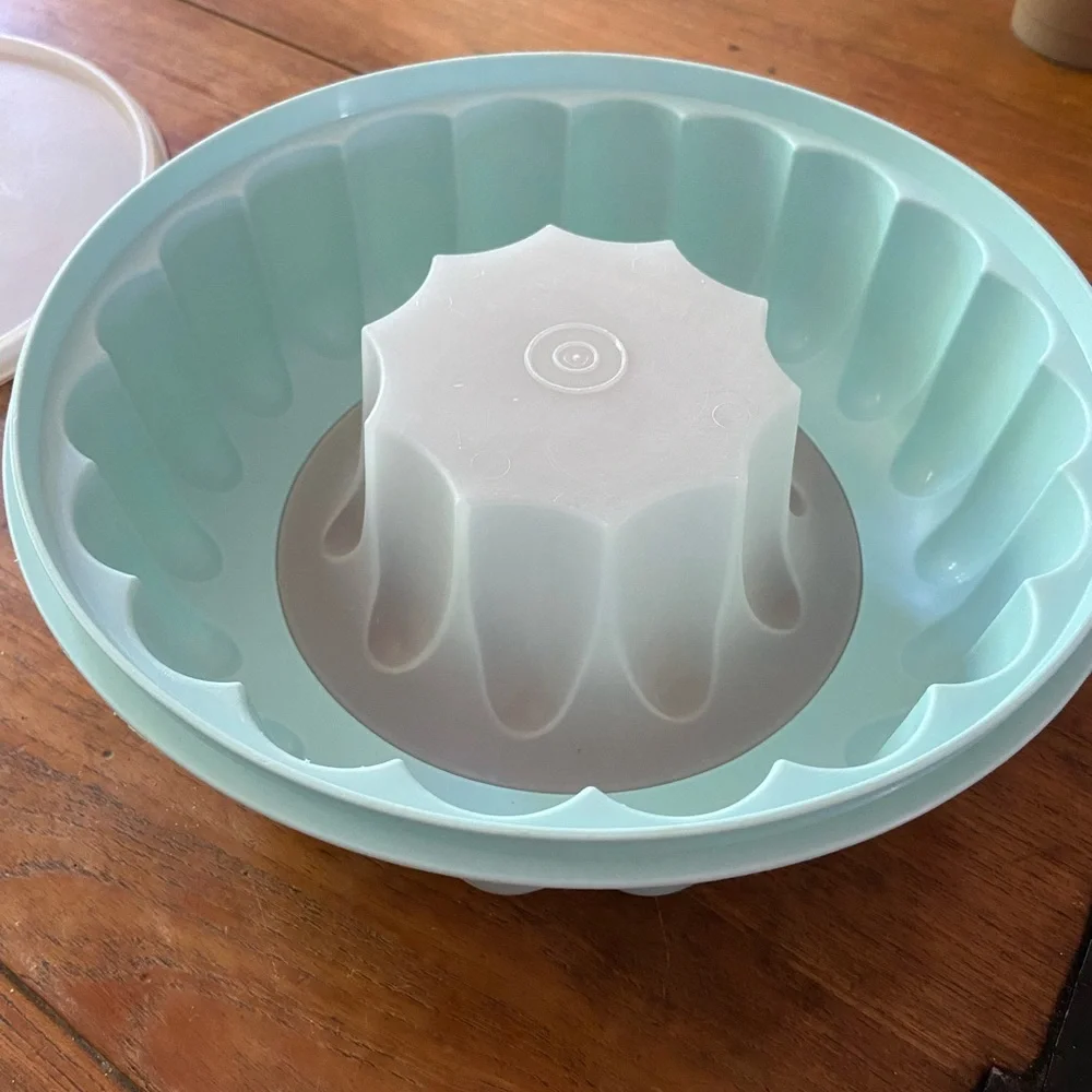 Vintage Tupperware Ice Blue Jello Mold w/ Lid